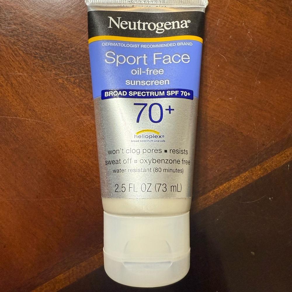 Neutrogena Sport Face Oil-Free Sunscreen SPF 70+ - Gray